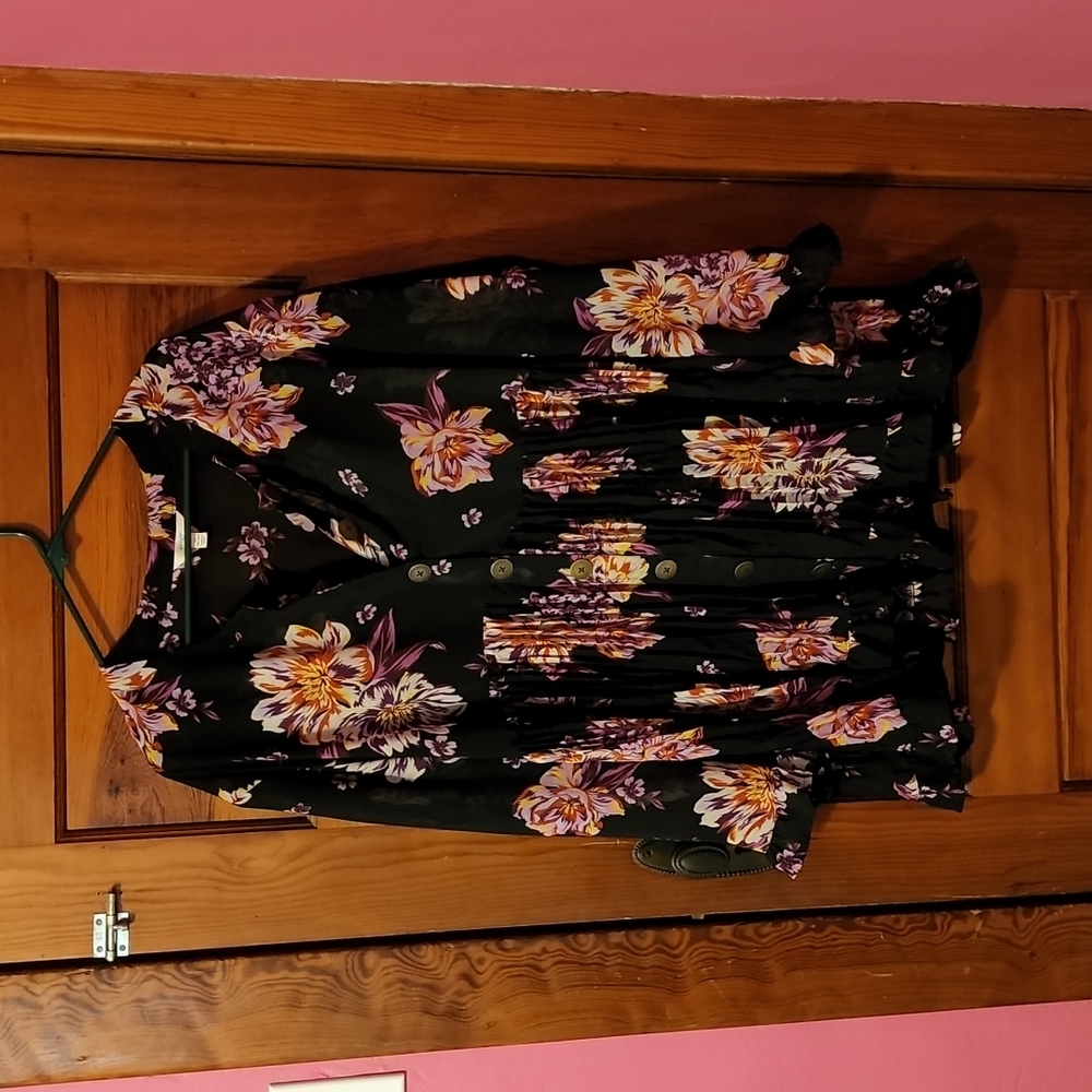 Woman's Plus Floral Terra & Sky Flowy Tunic Blouse w/ Button Detail Sz 1XL